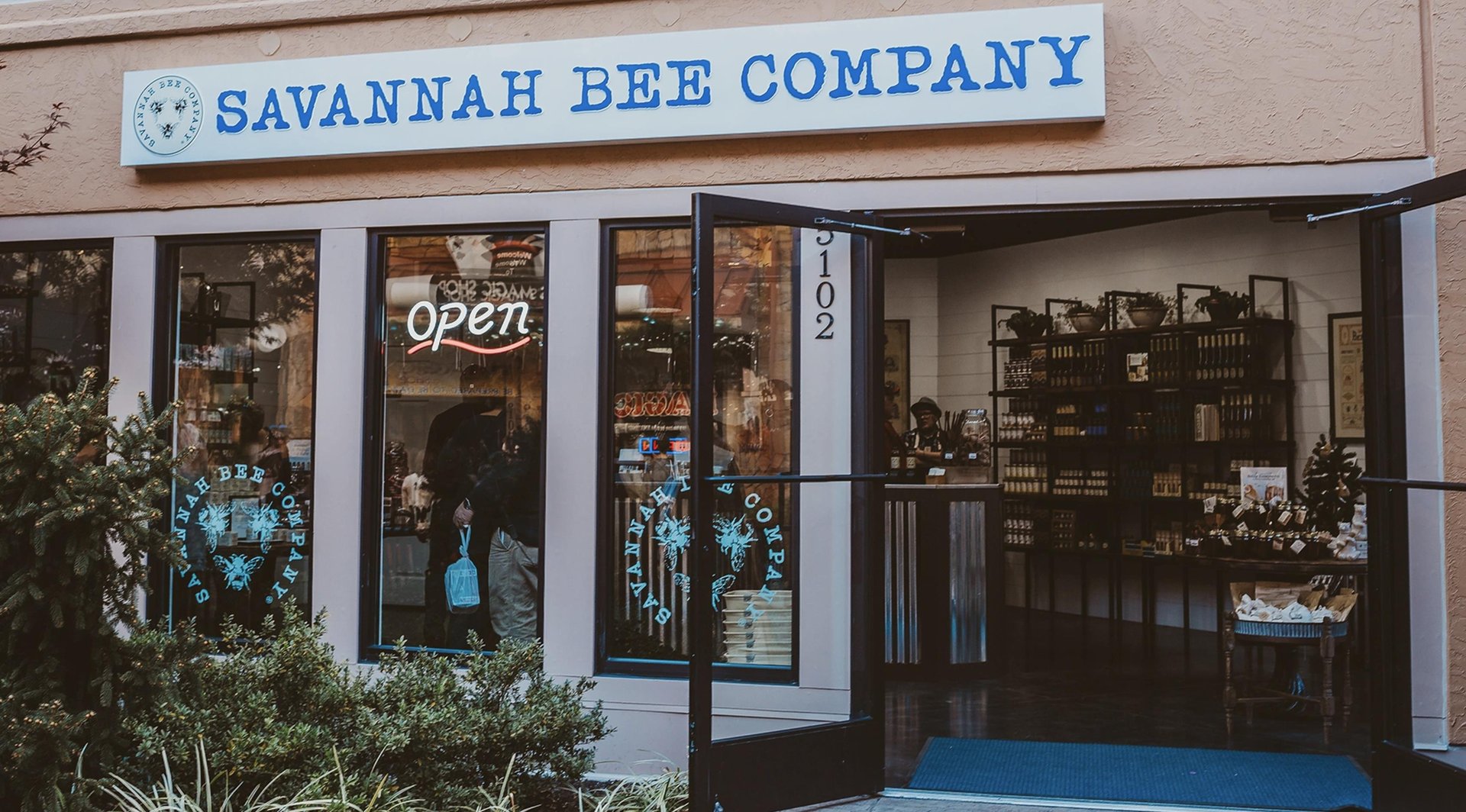 storefront of savannah bee company at the island in pigeon forge