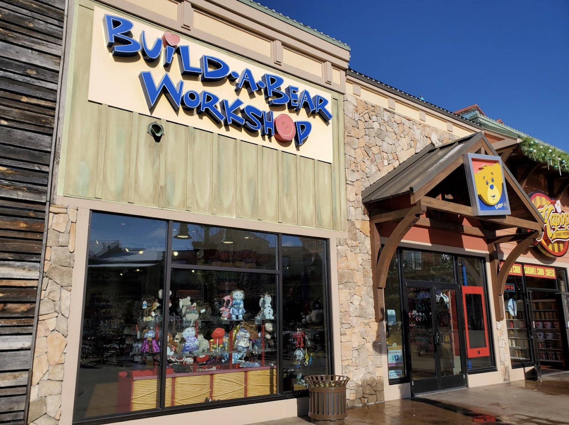 buildabear workshop storefront at the island in pigeon forge