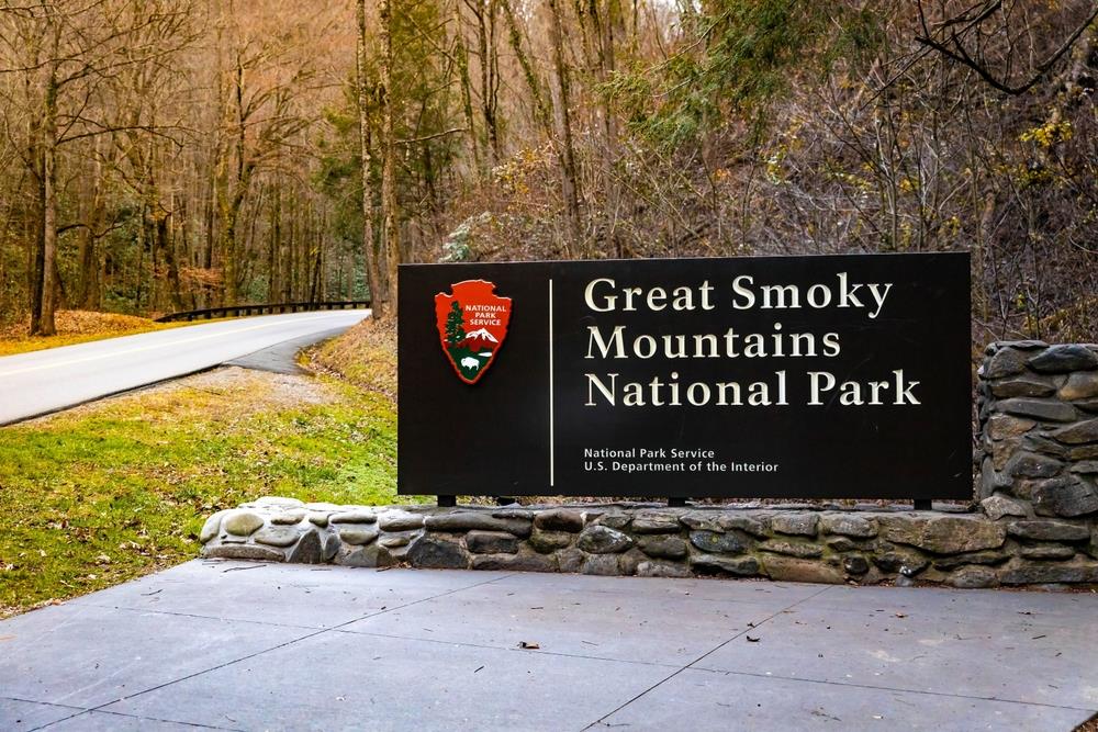 great smoky mountains national park sign