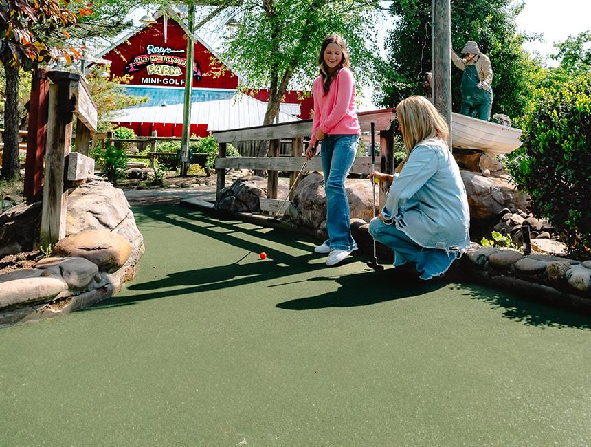 RipleysOldMacDonaldsFarmMiniGolf_FunattheFarm_Gatlinburg