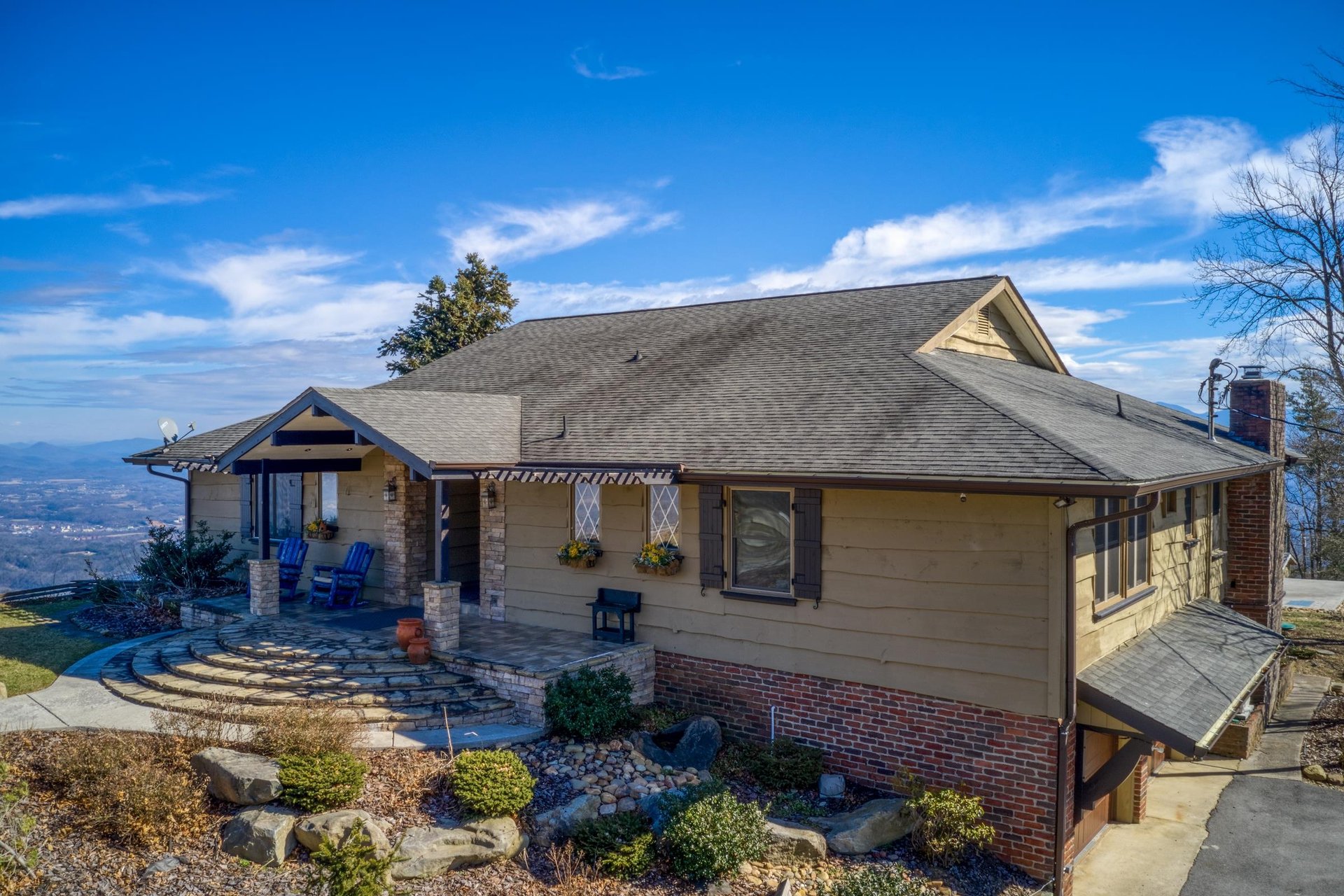 Exterior side view at Best View Ever A 5 bedroom cabin rental in Pigeon Forge