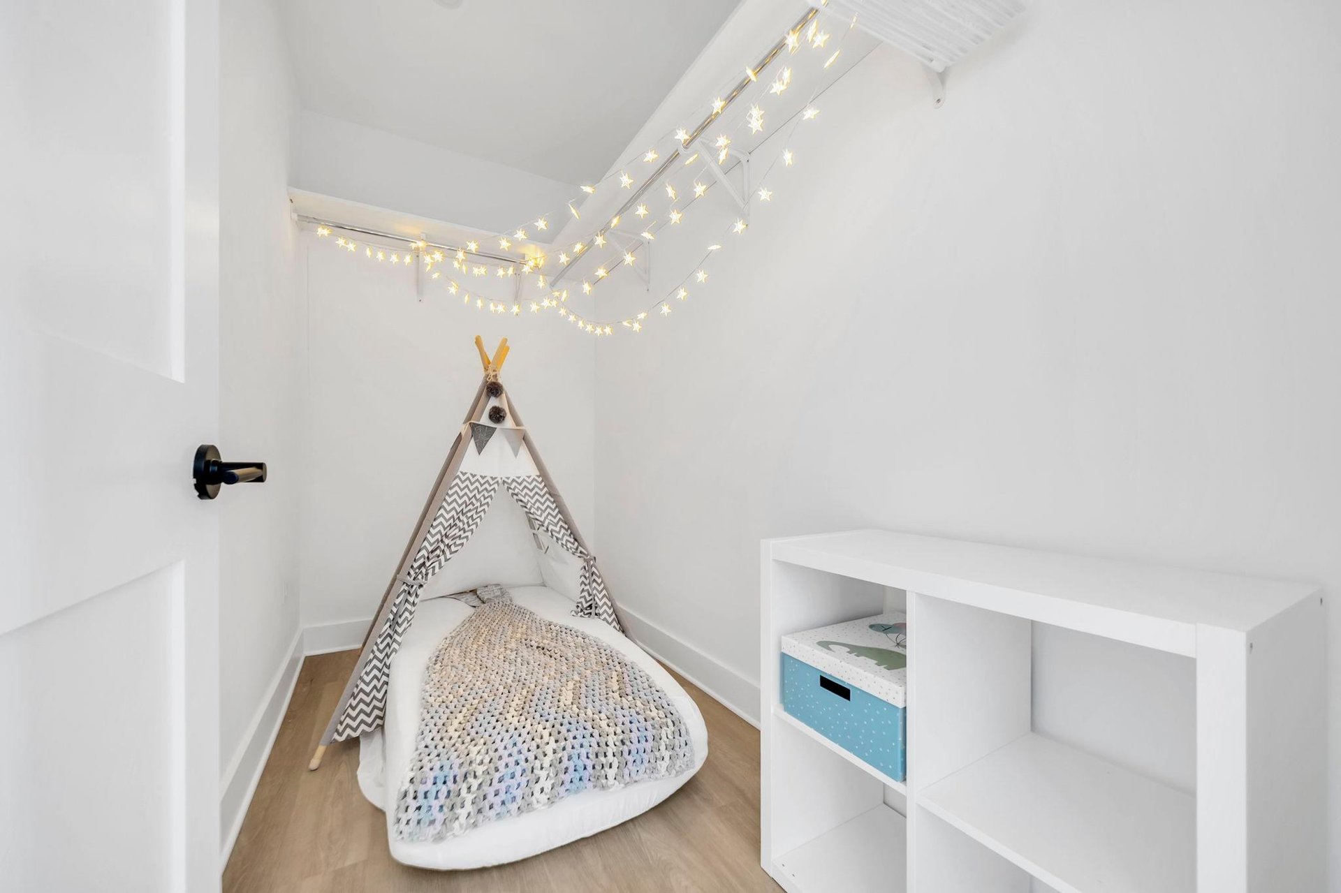 Guest Bedroom 2 Part 3