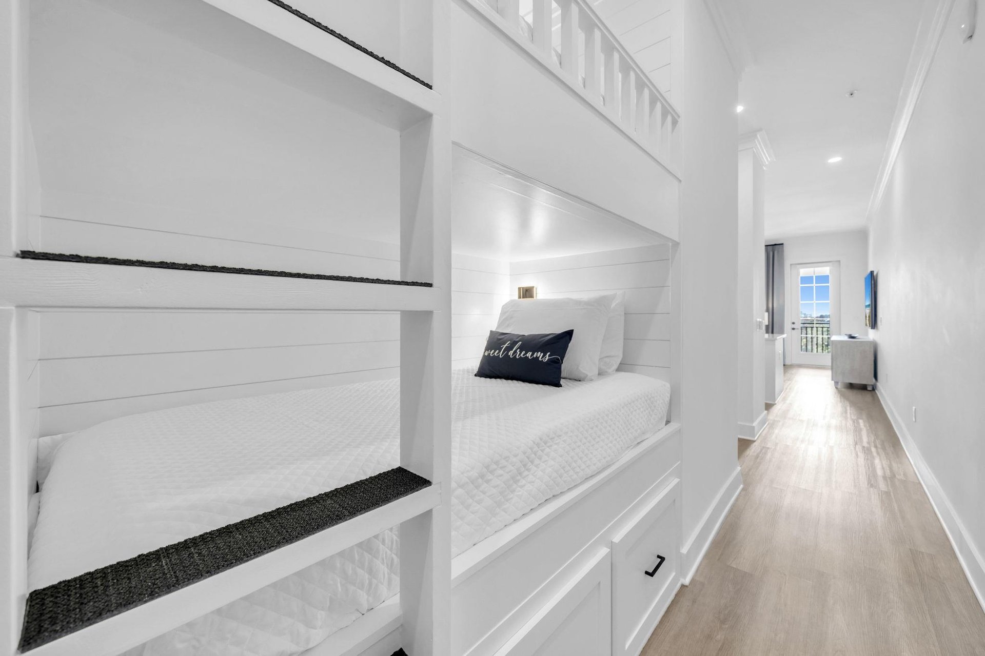 Hallway Bunks 1 Part 1