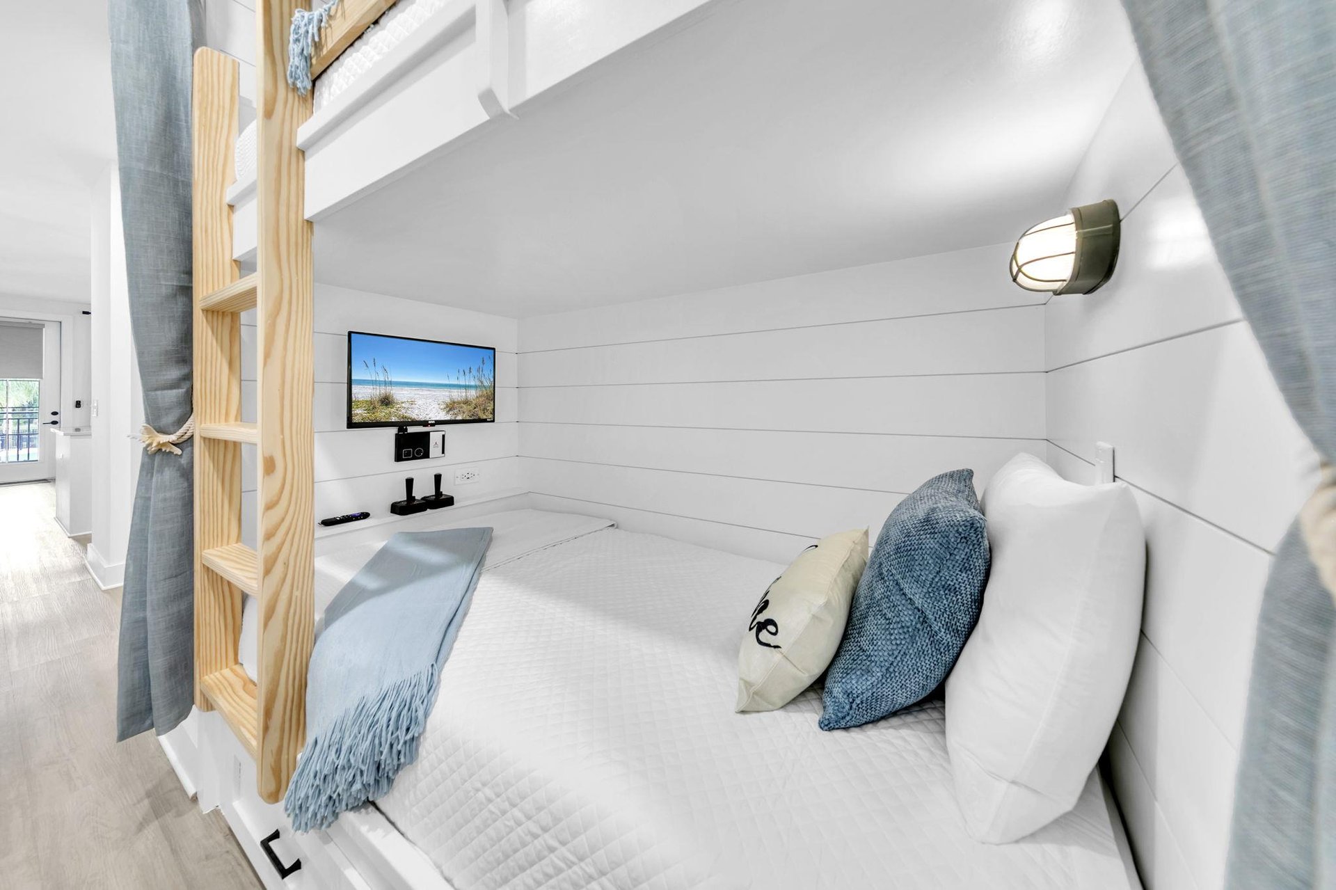 Hallway Bunks 1 Part 1