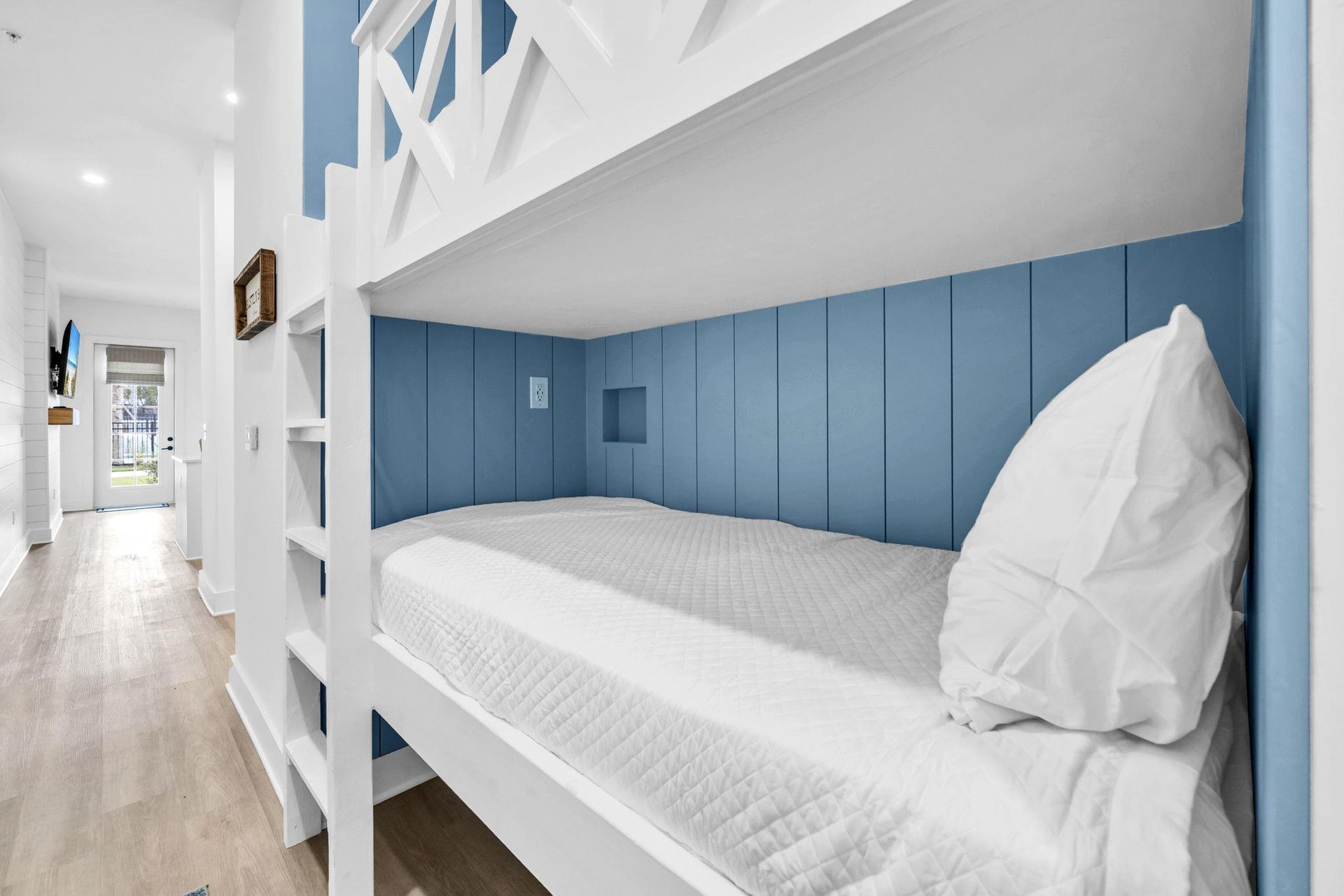 Hallway Bunks 1 Part 1