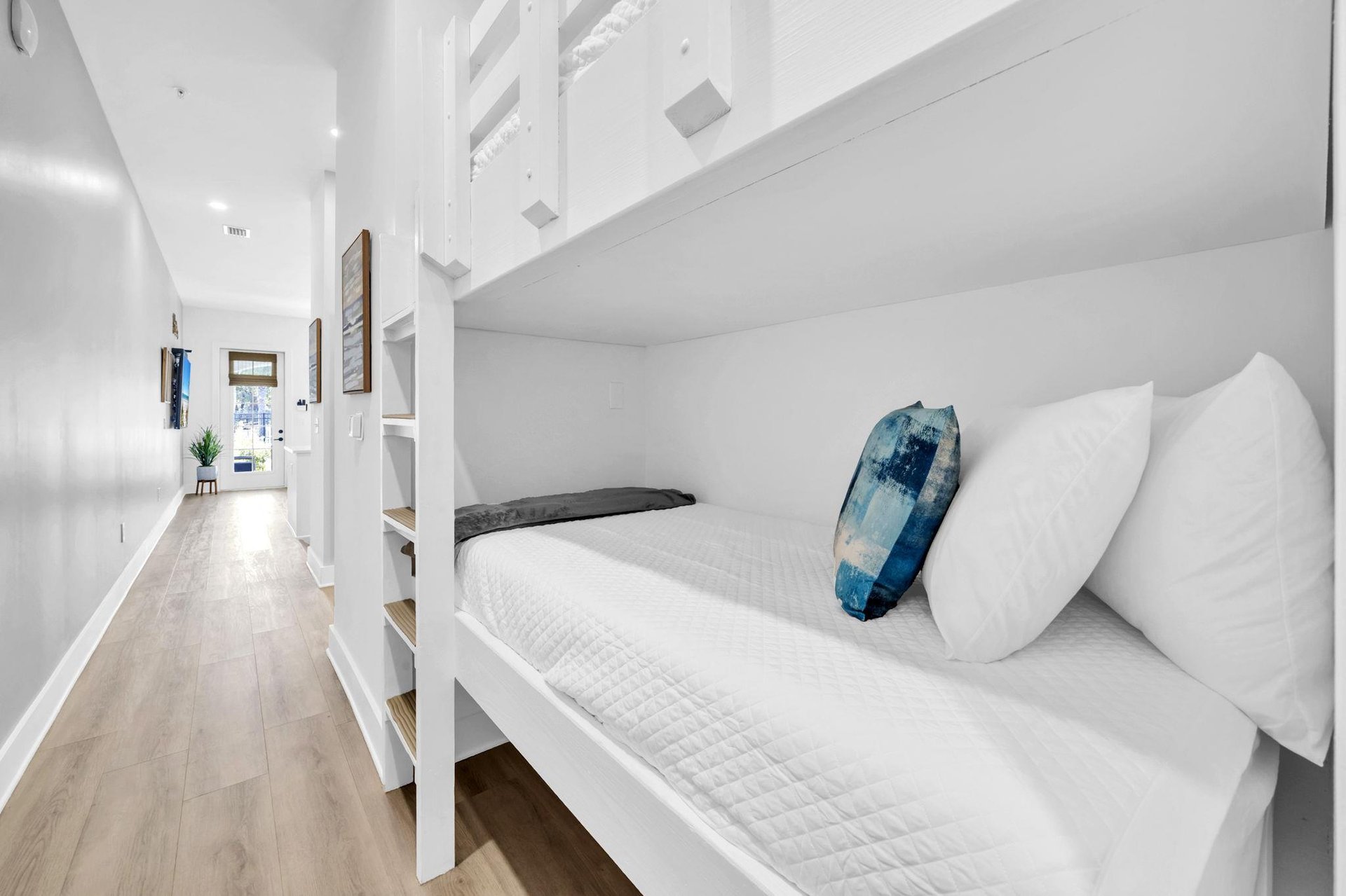 Hallway Bunks 1 Part 1