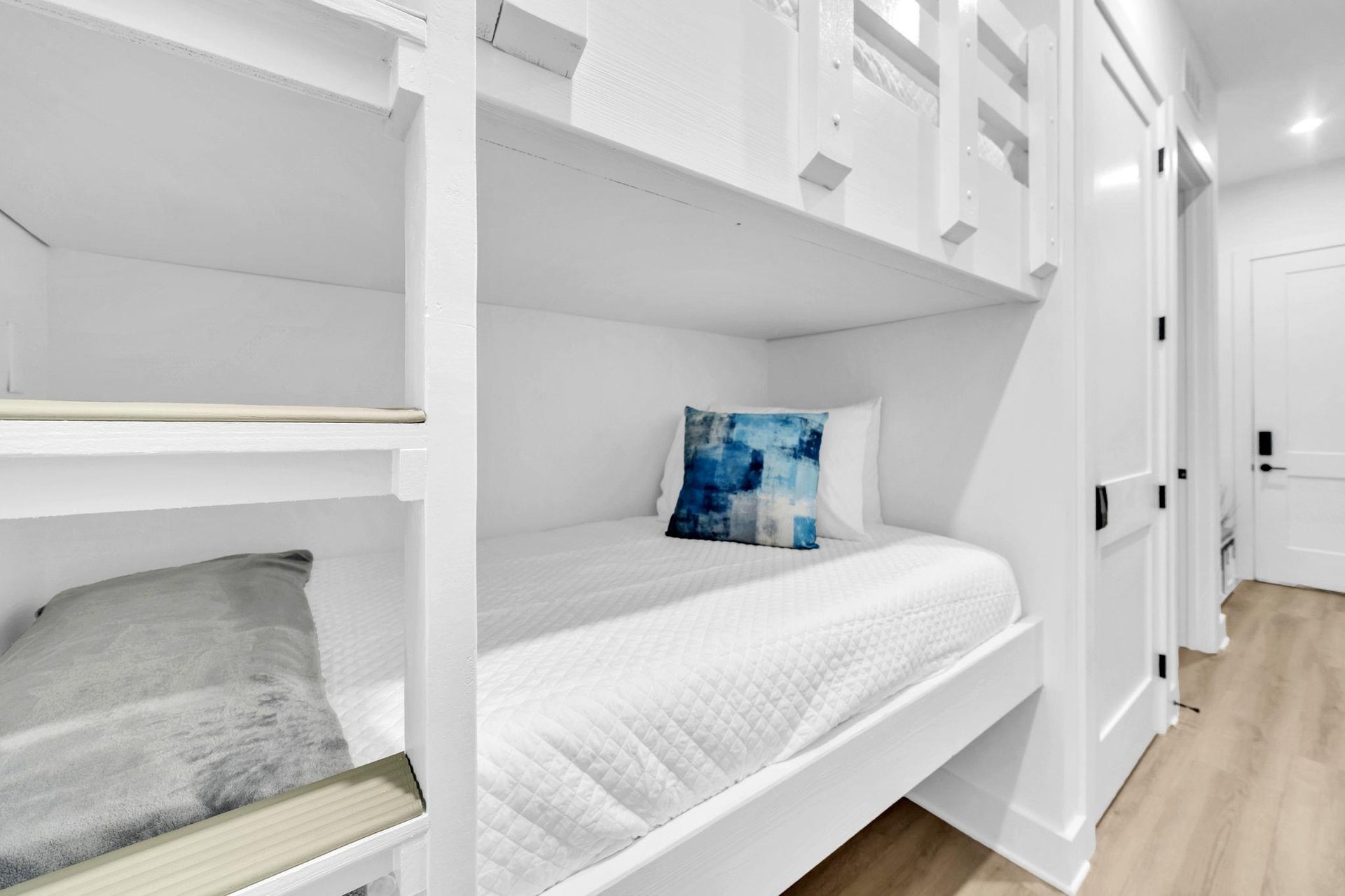 Hallway Bunks 1 Part 2