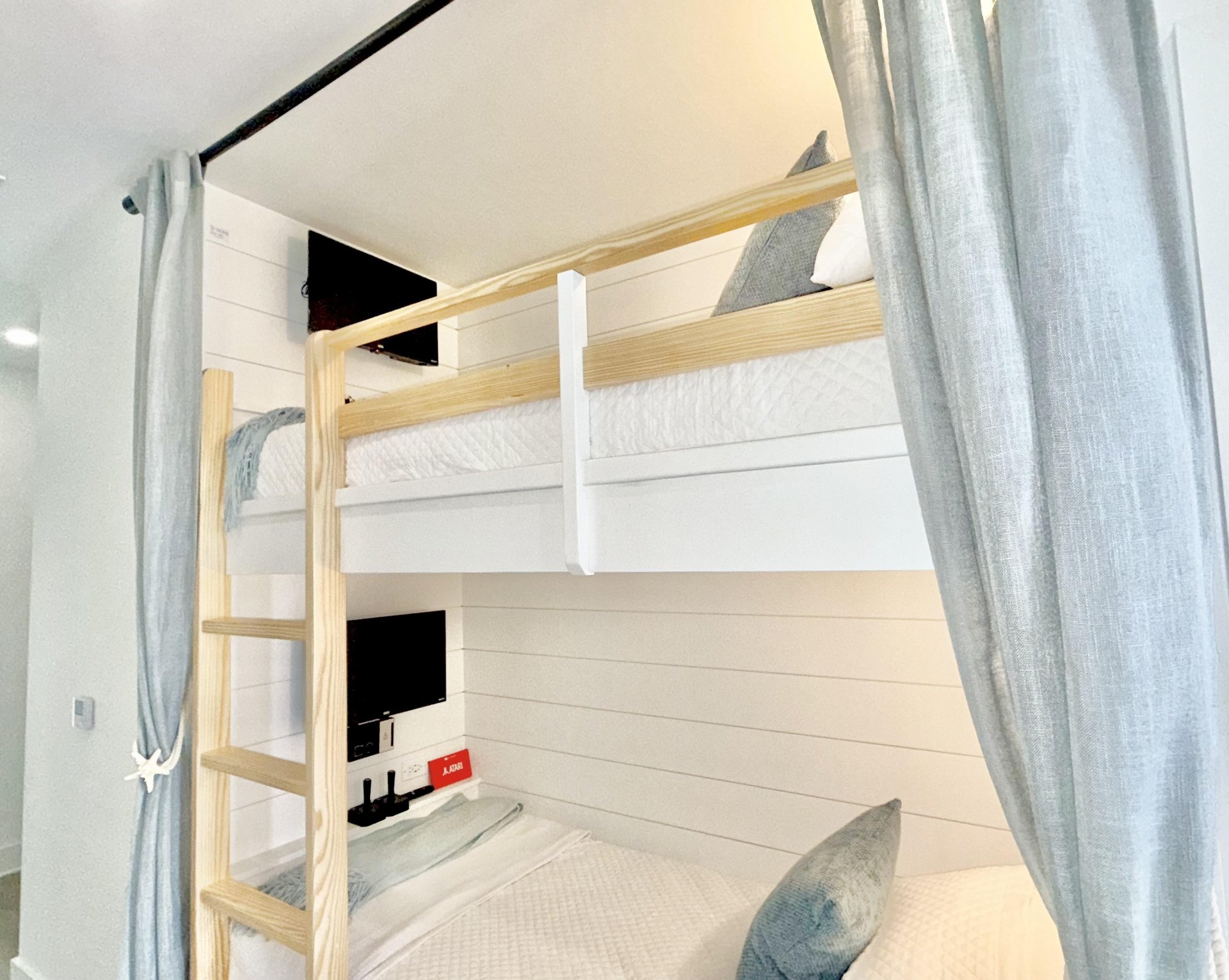 Hallway Bunks 1 Part 3