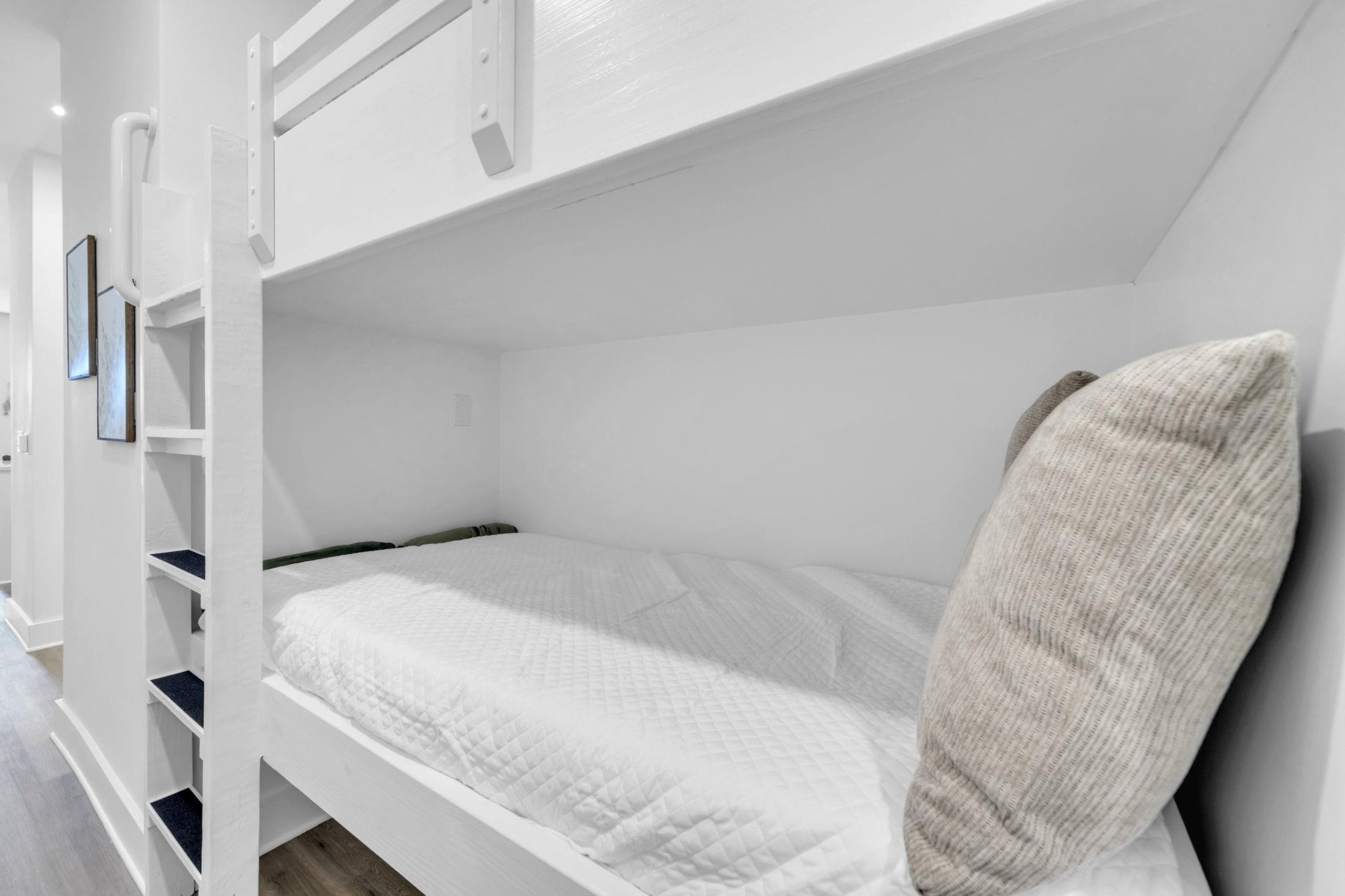 Hallway Bunks 1 Part 1