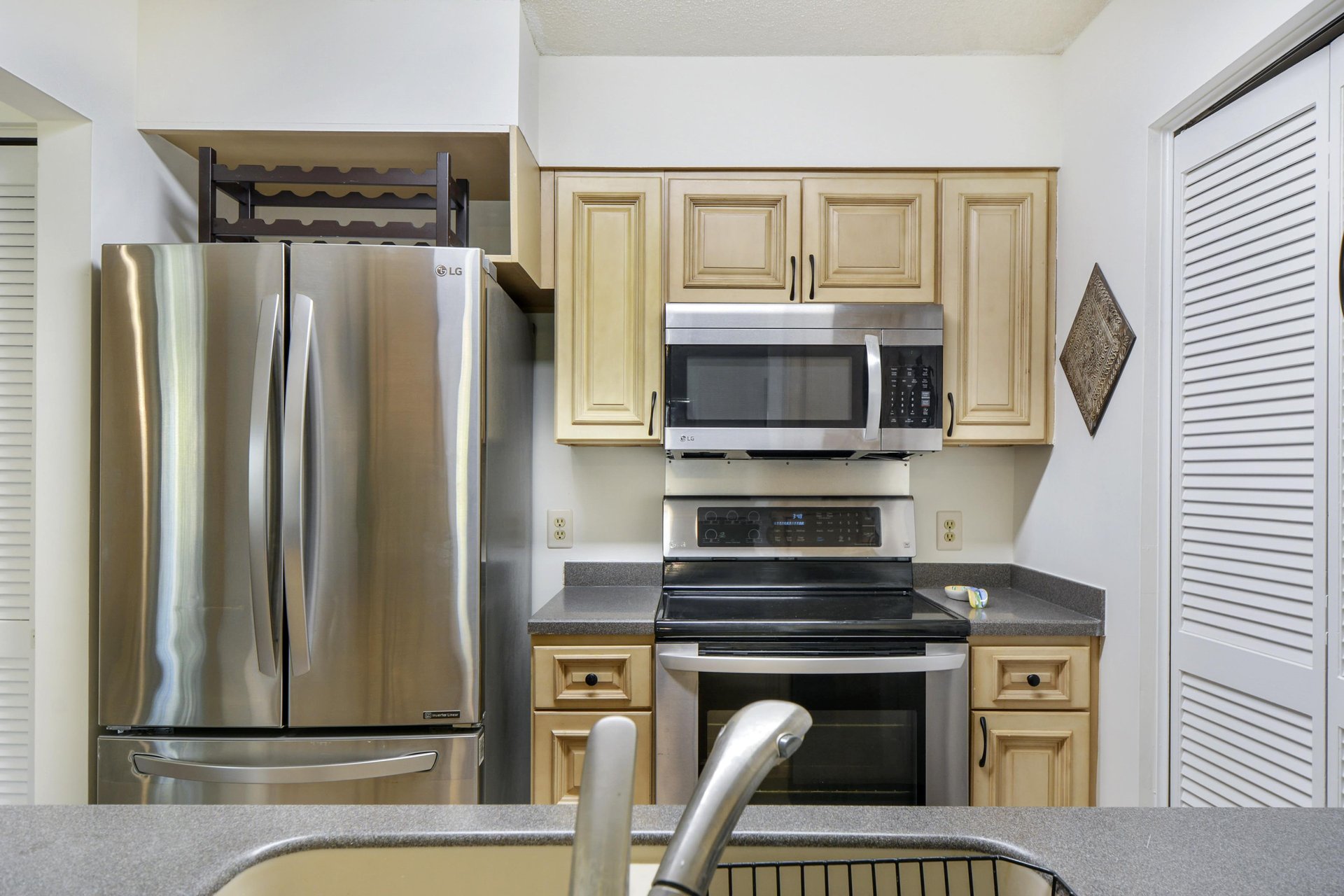 Updated Kitchen – Harbour Oaks 316, St. Simons