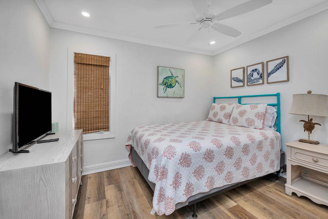 Guest bedroom at 530 Delegal showing a fullsize bed, dresser, television, bedside table, and overhead ceiling fan.