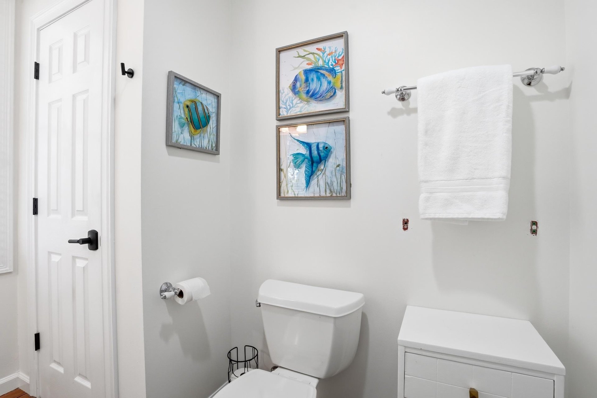 Shower and bath detail in the ensuite bathroom for the upstairs twodouble bedroom.