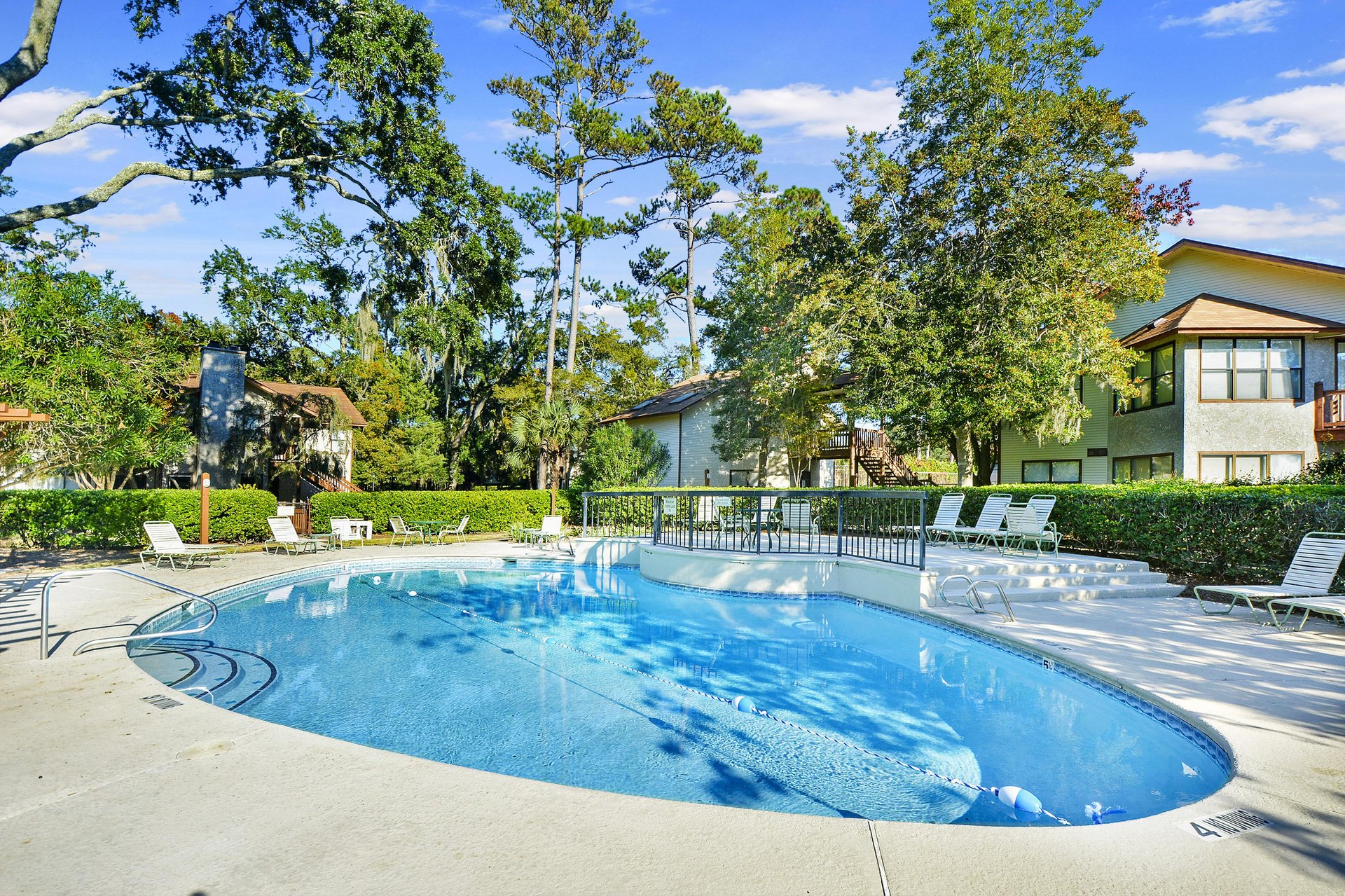 Harbour Oaks Pool – St. Simons Condo Rental