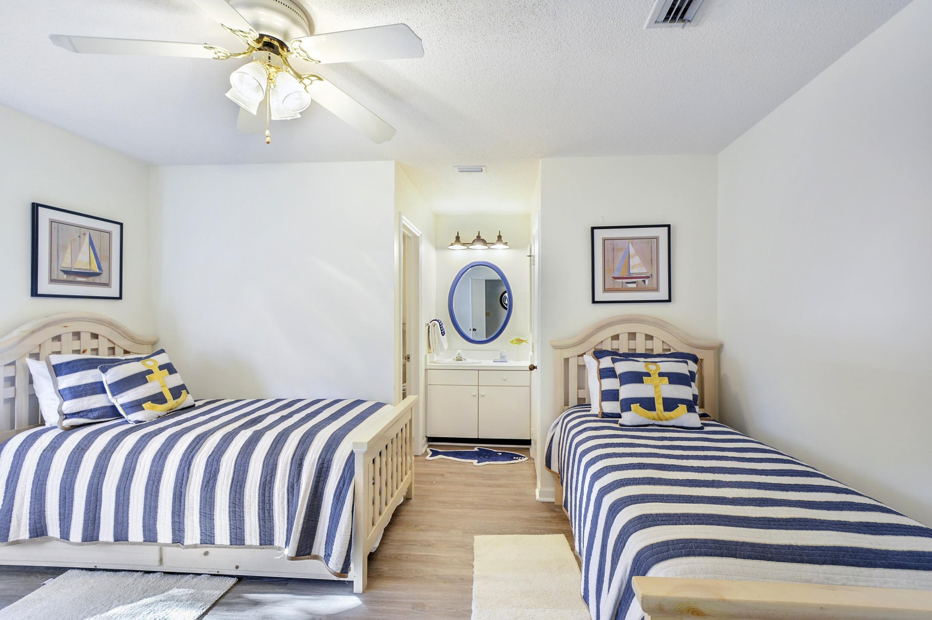 Twin Bedroom with Private Bath – Harbour Oaks 316