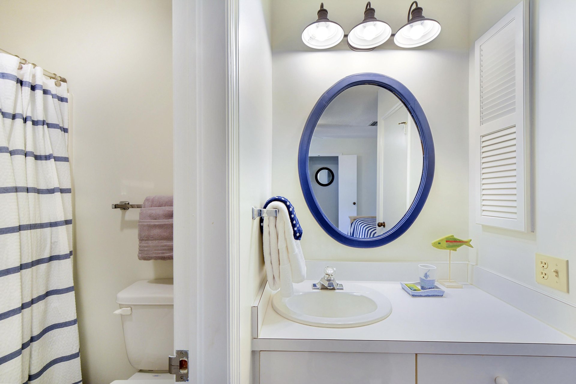 Twin Bedroom Ensuite Bath – Harbour Oaks 316
