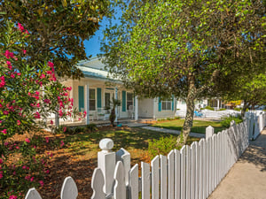 Adorable Front Yard