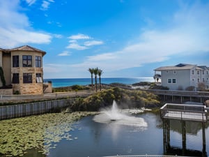 Views of the fountain and Gulf