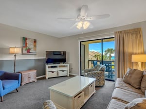 2nd Floor Living Room with Sleeper Sofa and Flatscreen TV