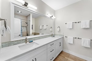 Full Bathroom 3