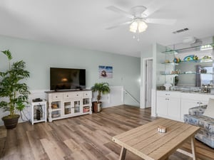 2nd Floor Living Room with Flat Screen TV