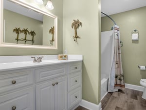 2nd fl Bathroom with Tub in Shower