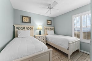 Guest Bedroom with 2 Twin Beds