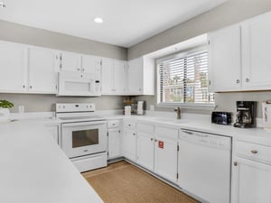 Bright and Spacious Kitchen