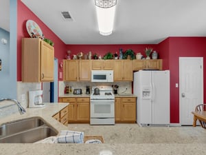 Large Spacious Kitchen