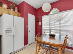 Kitchen Eating Area