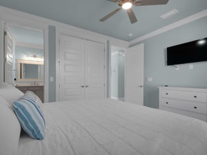 1st floor  King bedroom