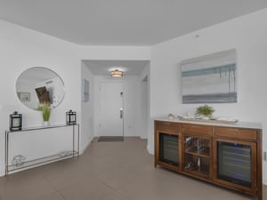 Walk into Your Beauitful Beachfront Condominium