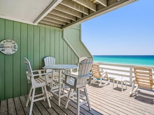 Gulf Front Deck with Extra Seating