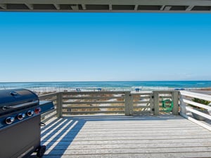 Spacious Beach Level Deck