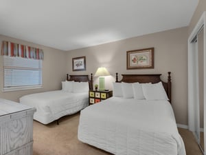 Guest Bedroom with 2 Double Beds