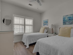 Guest Bedroom with 2 Twin Beds