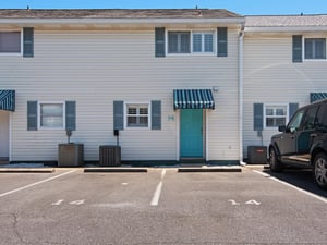 Parking for 2 vehicles