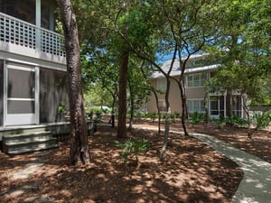 Walking Trail to Cottage pool