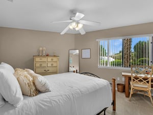 Guest bedroom with queen bed