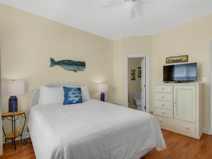 Guest Bedroom with En Suite Bath