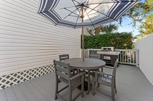 Outdoor Dining area and Grill