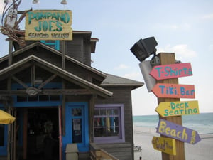 Great Local Food at Pompano Joes Right on the Beach