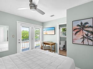 2nd Floor Guest Bedroom with Queen Bed