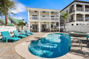 Large Private Pool with Spill Over Spa