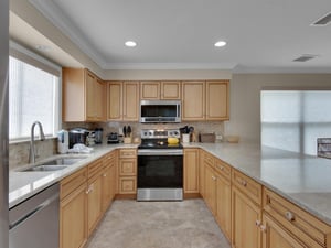 Spacious Modern Kitchen