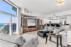 Spacious Living Area with 10 ft Ceilings