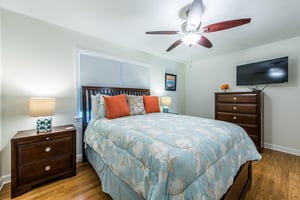 Guest Bedroom on 2nd Floor with Queen Bed and Flat Screen TV