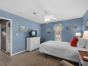 Guest Bedroom on 2nd Floor with Queen Bed