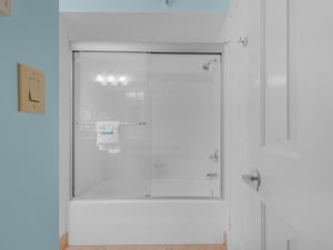 Shower  tub Combo in guest Bath