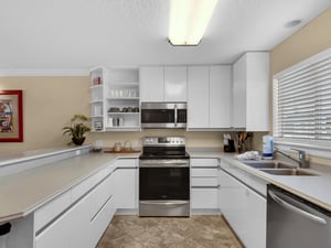 Kitchen Offers Plenty of Space