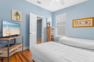 Guest bedroom 3 with shared bathroom  2nd floor